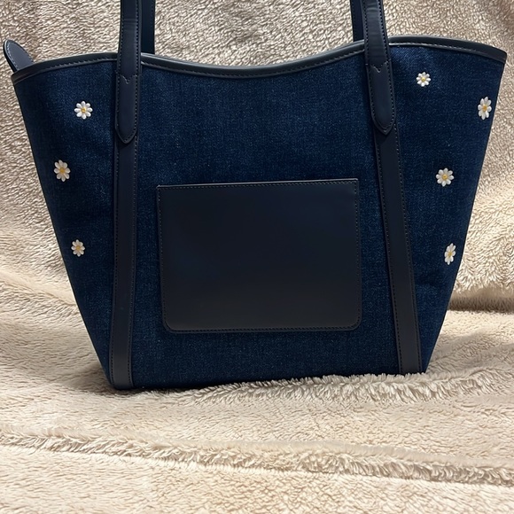 KATE SPADE NEW YORK Slide Daisy Tote - Picture 5 of 17